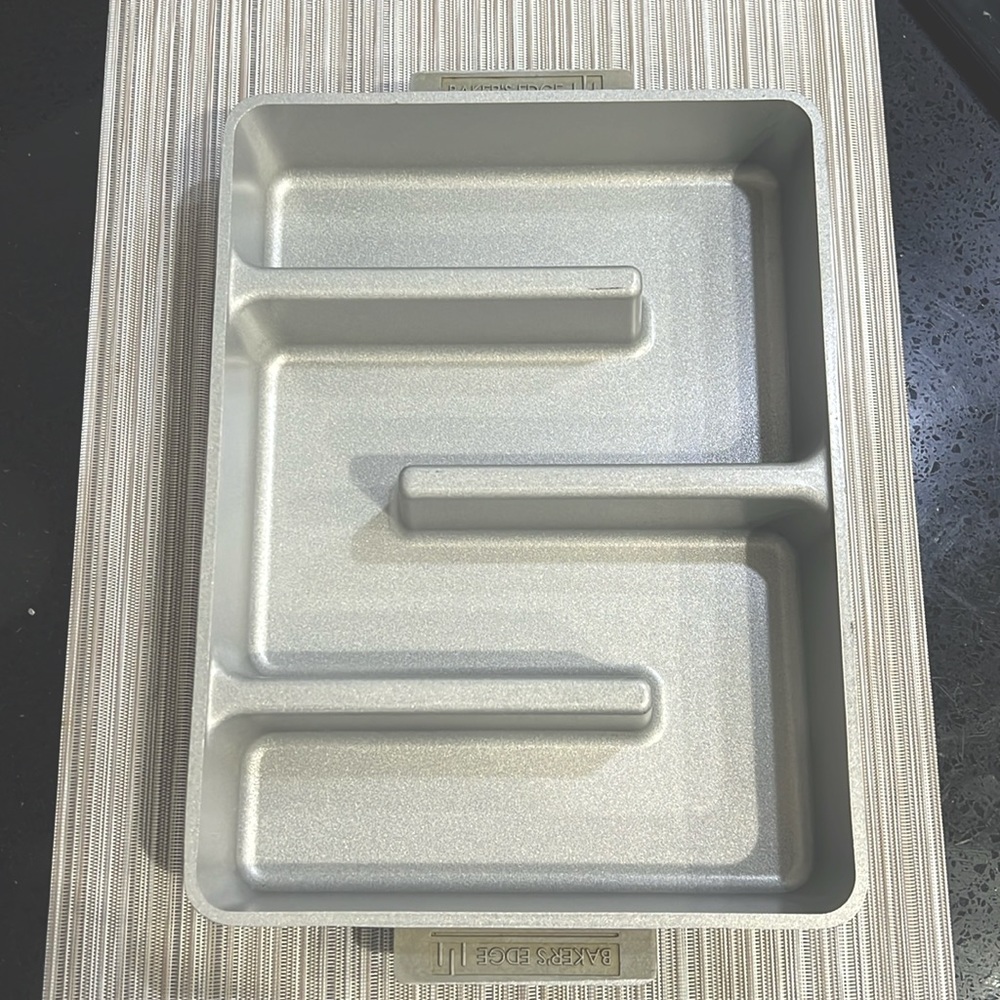 Baker's Edge Nonstick "All Edges" Brownie Cake Pan HEAVY Cast Aluminum USA MADE